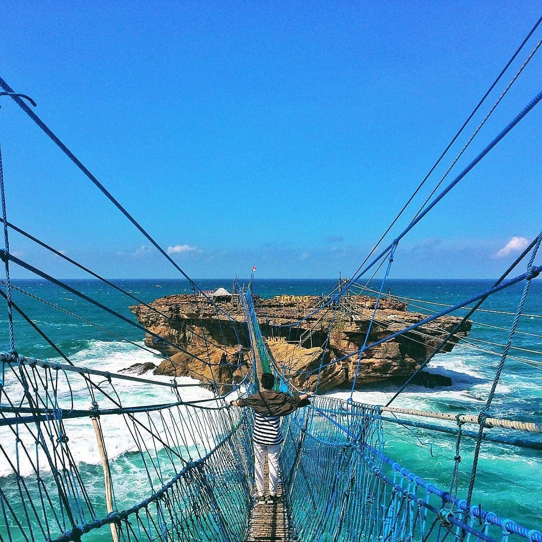 Jembatan Gantung pantai timang